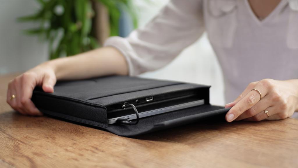 LAER: A Laptop Sleeve To Charge All Your Devices